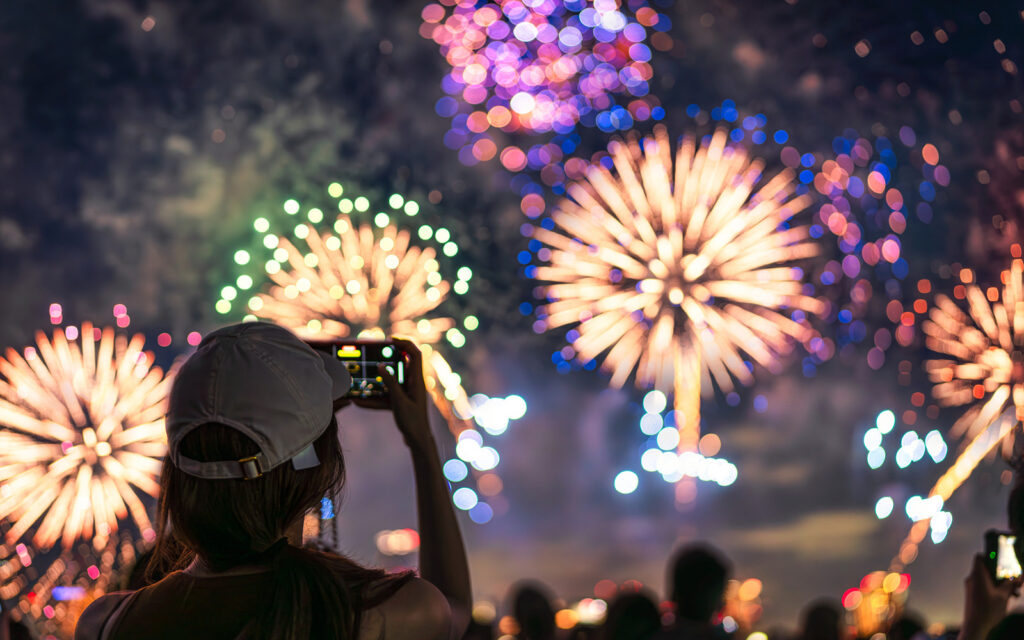 fireworks festivals - 10 Japanese Summer Traditions
