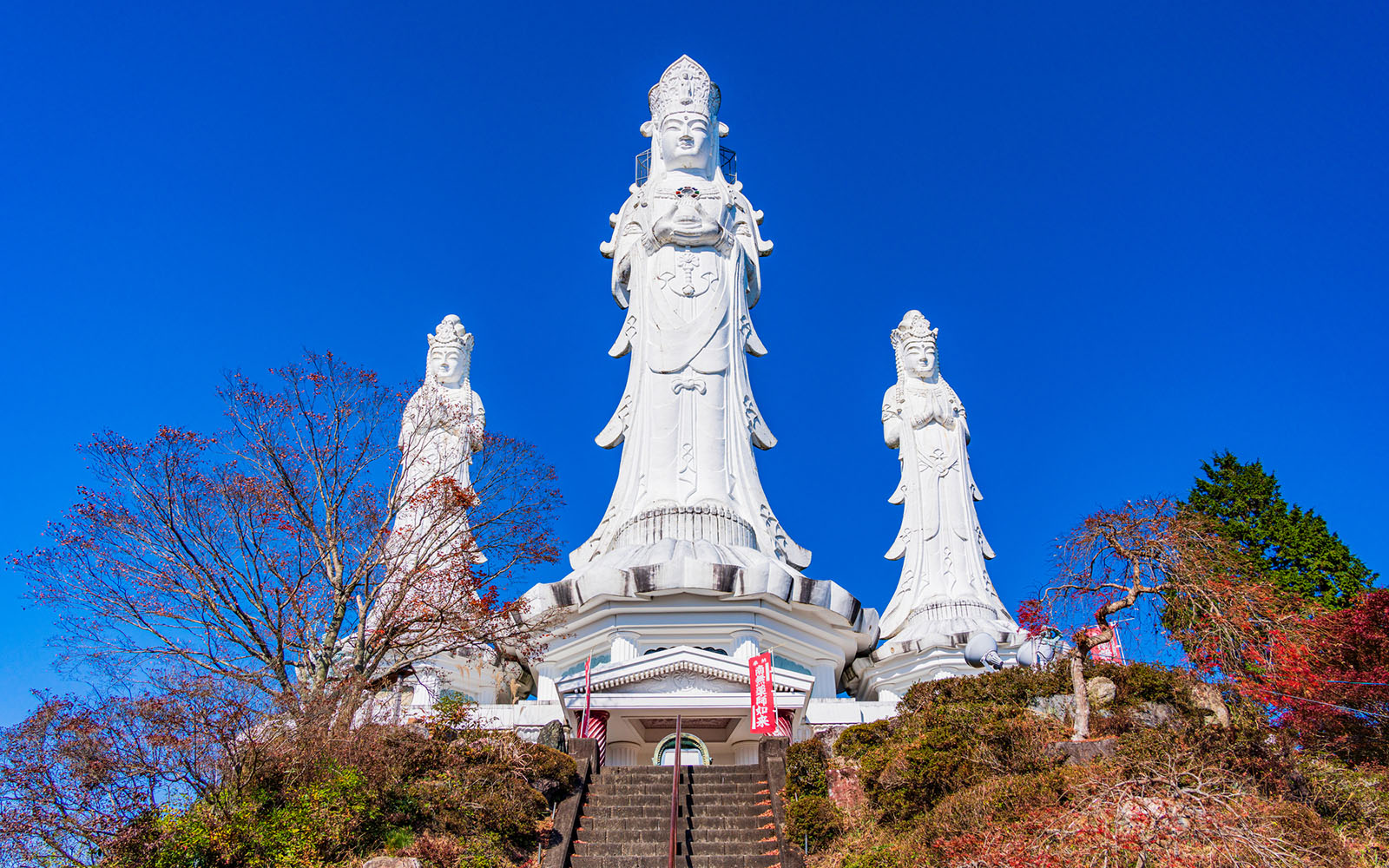 Mount Hakuun Torii Kannon